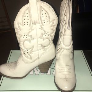 Winter White Cowboy Boots
