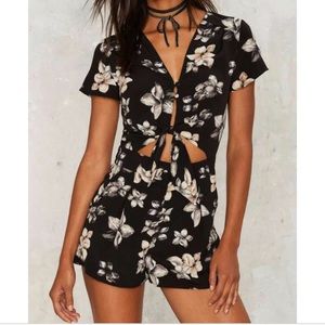 NASTY GAL  floral romper Size M😍✨