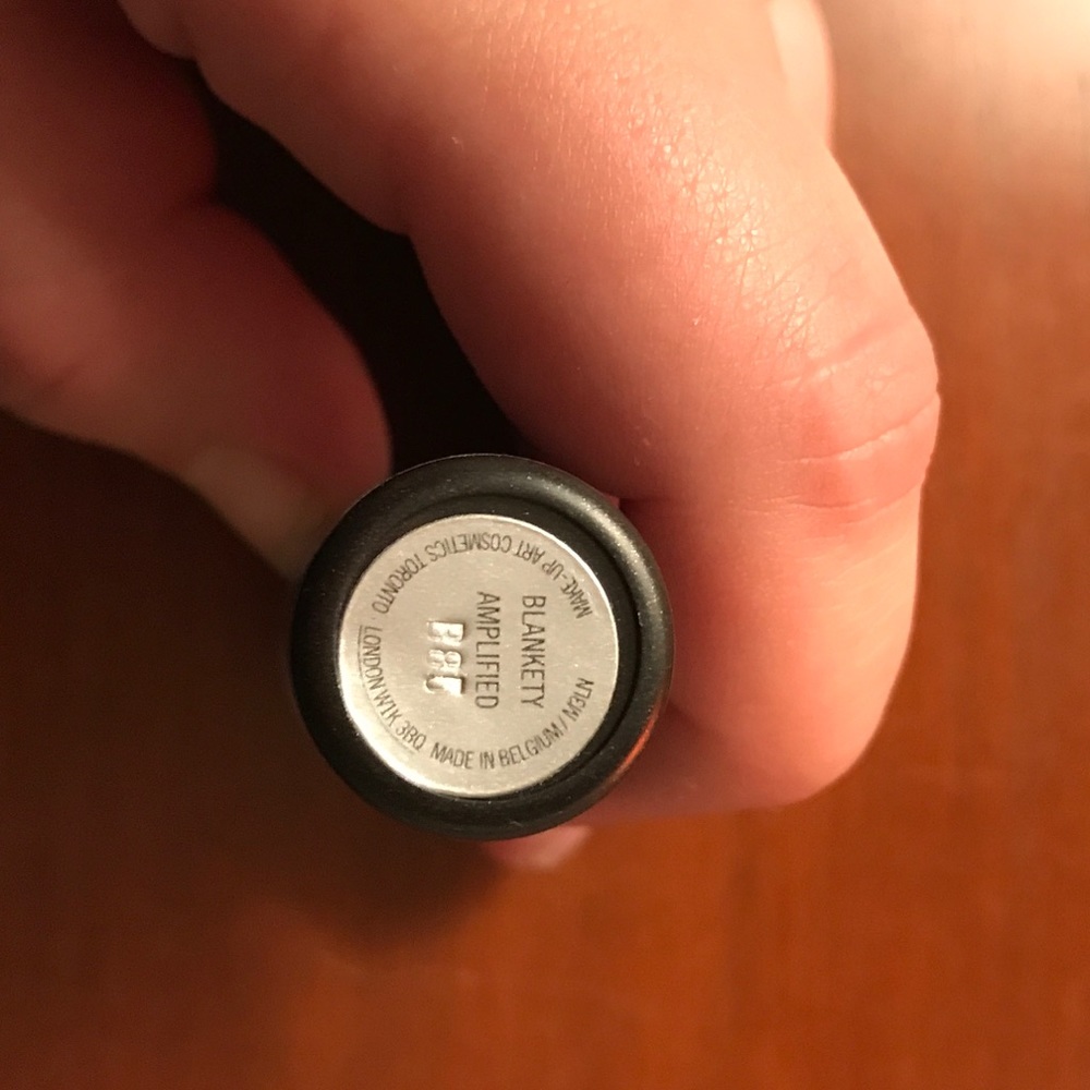 Mac blankety lipstick in amplified