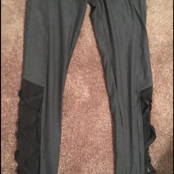 VS PINK YOGAS - Picture 2 of 4