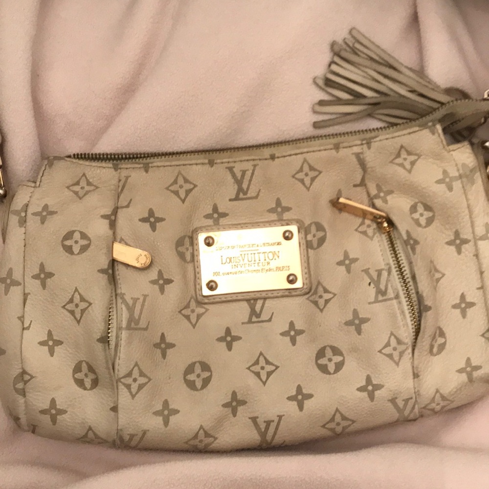 Louis Vuitton Cream leather purse