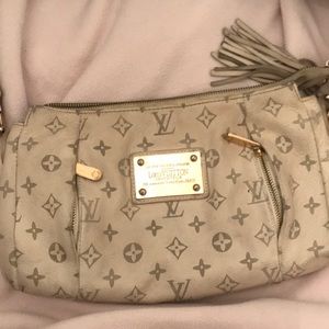 Louis Vuitton Cream leather purse