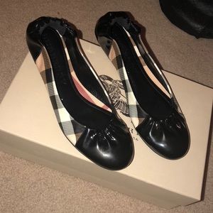 Brand new never worn Burberry flats!!