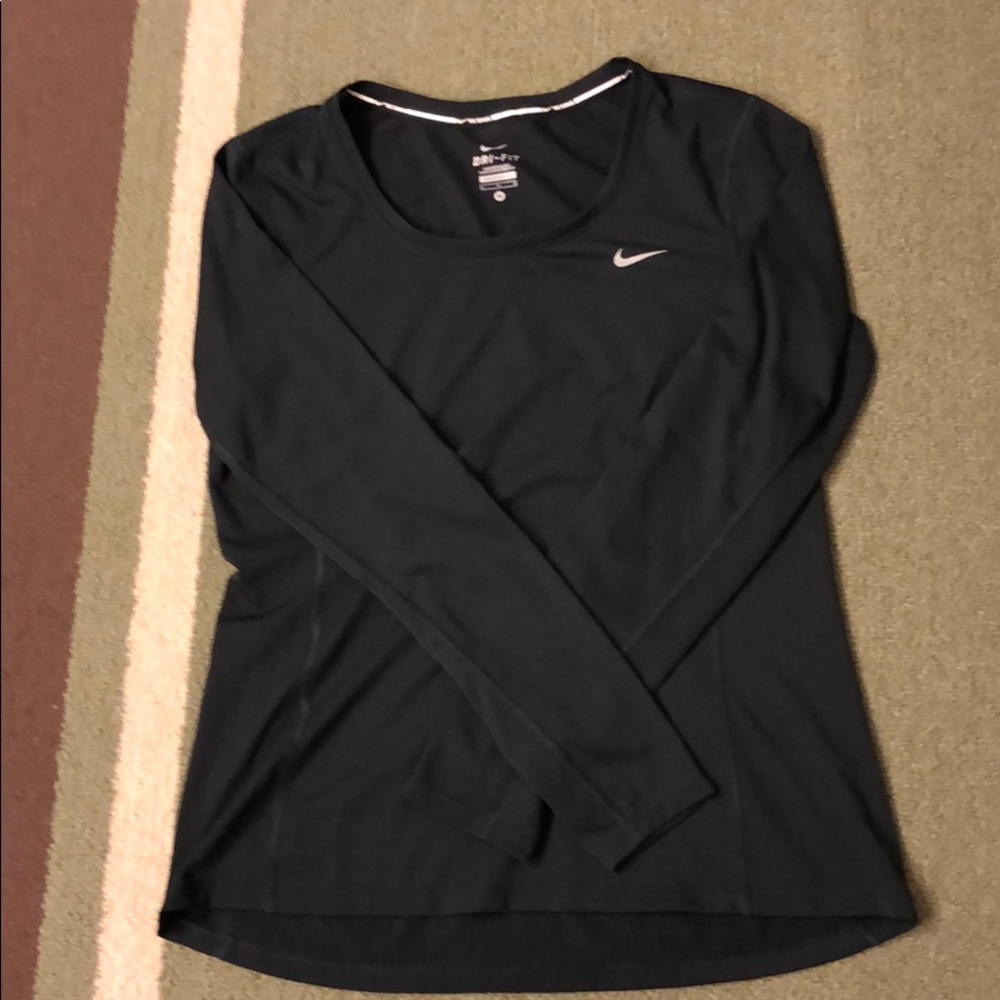 Nike running top sz M. Like new. Dri-fit