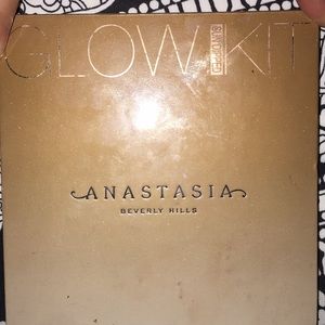 Anastasia Beverly Hills  sun dipped glow kit