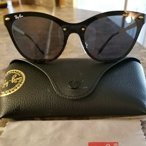 Sold!!! Womans Raybans
