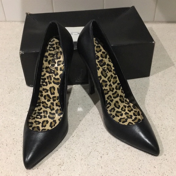 Colin Stuart Shoes - Colin Stuart black NWT stilleto pump heel leopard