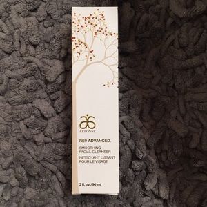 Arbonne RE9 Advanced smoothing facial cleanser NEW