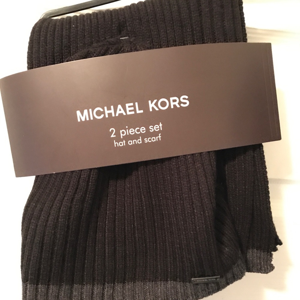 Michael Kors Ribbed Knit Scarf Beanie Set