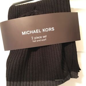 Michael Kors Ribbed Knit Scarf Beanie Set