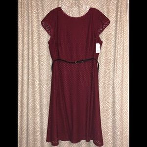 Women’s Lace Dress with belt!
