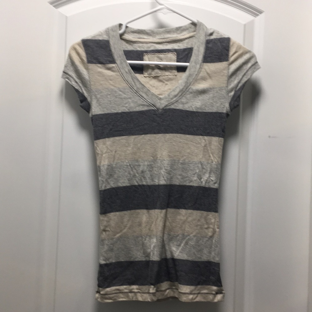 GAP x-small neutral striped v neck
