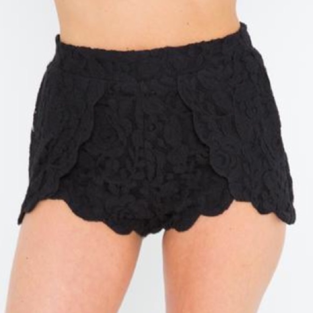 Black lace scallop shorts ♠️♣️