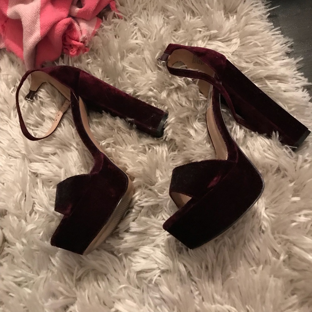 Steve Madden maroon crushed velvet platform heels