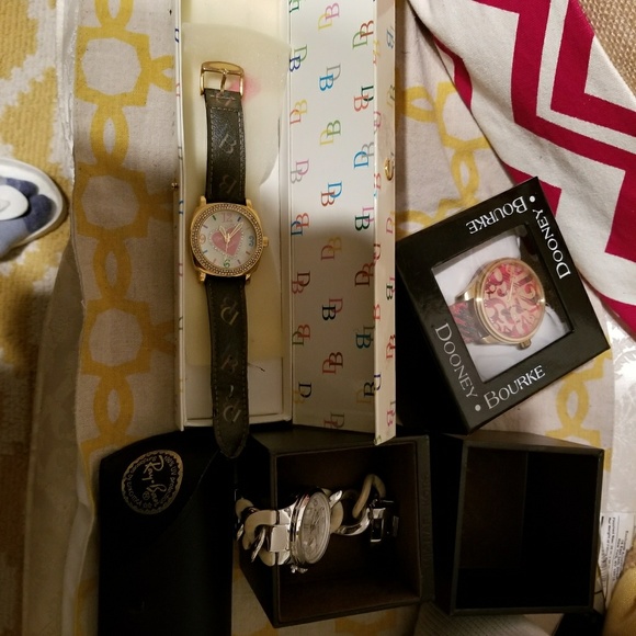 Michael Kors bags, Kors Ballerina shoes, Watchs - Picture 4 of 4