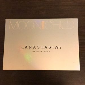 Anastasia Moonchild Glow alit