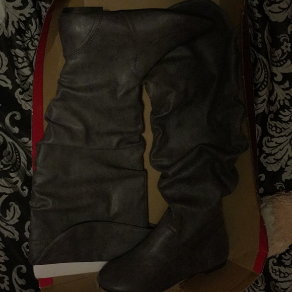 Gray boot - Picture 1 of 2