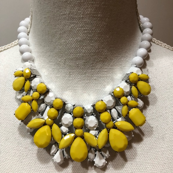 Jewelry - Fun colorful necklace