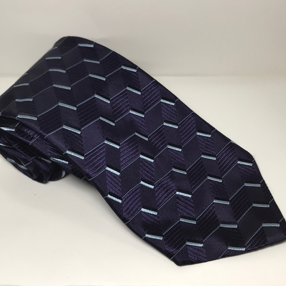 Countess Mara Tie