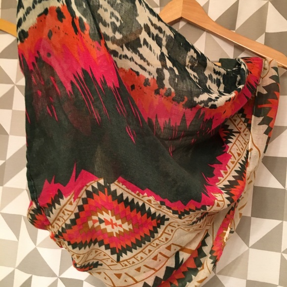 Colorful circle scarf - Picture 3 of 3