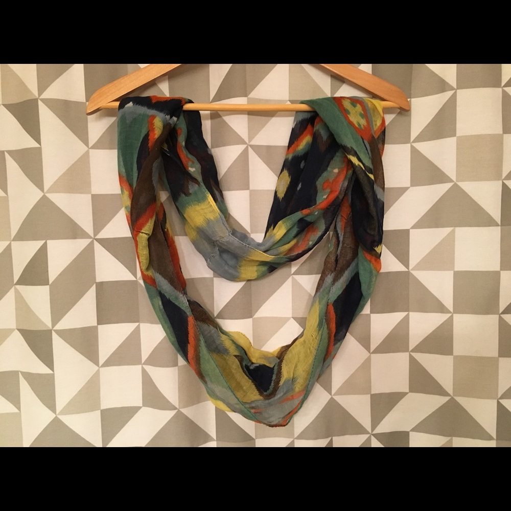 Colorful circle scarf