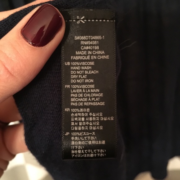 Dark navy scarf - Picture 2 of 2