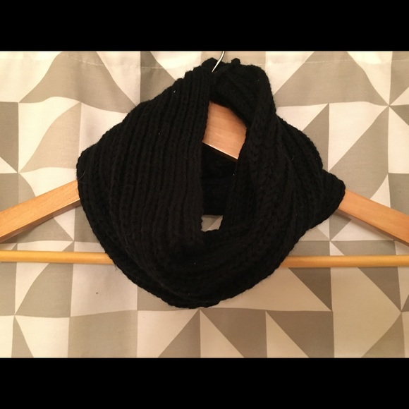 Knitted black snood scarf - Picture 1 of 1