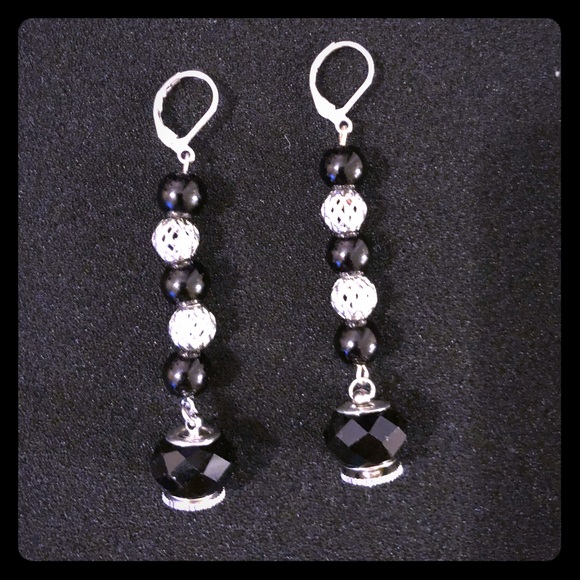 Black and silver plated drop earrings - Picture 2 of 2