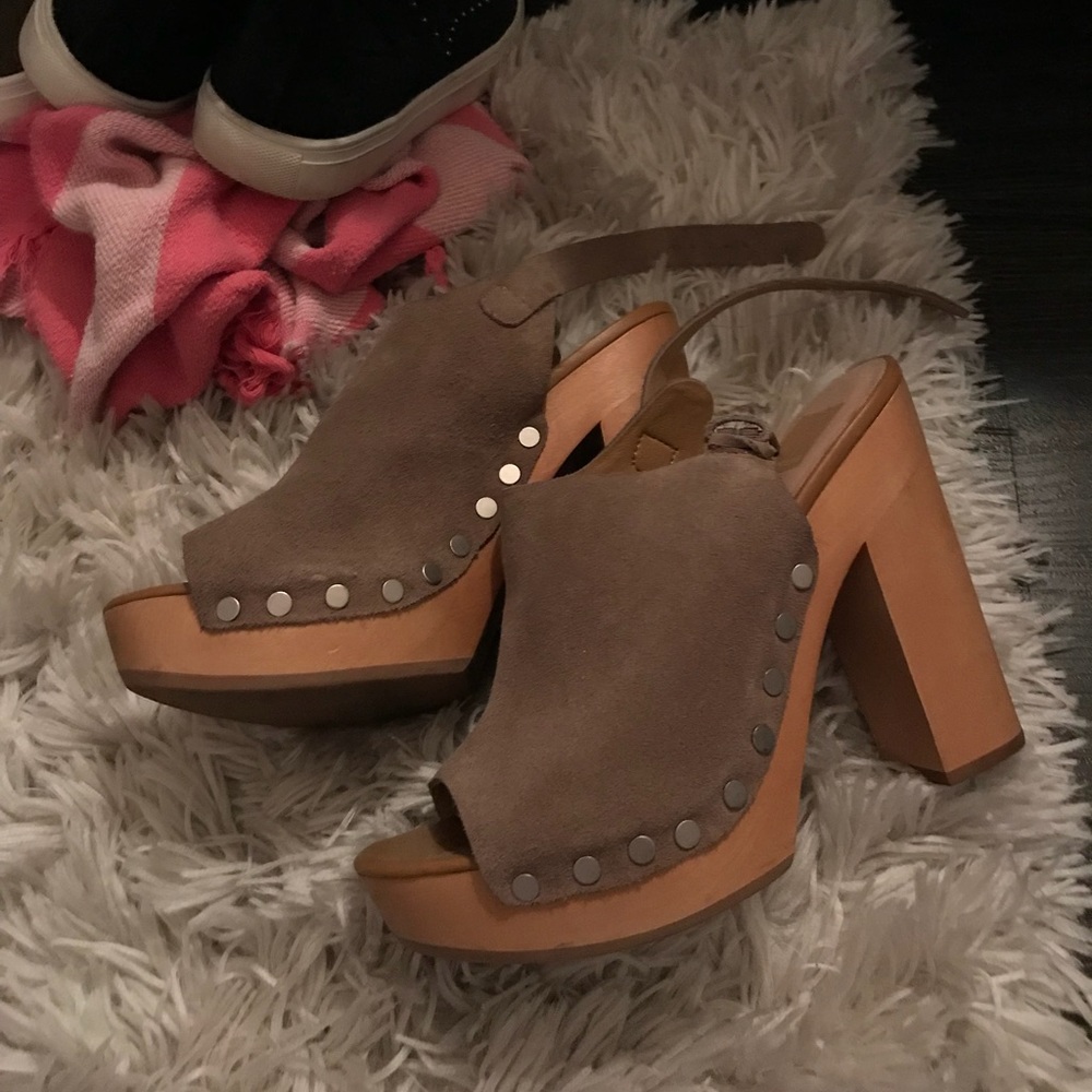 Super cutie dolce vita never worn clogs!