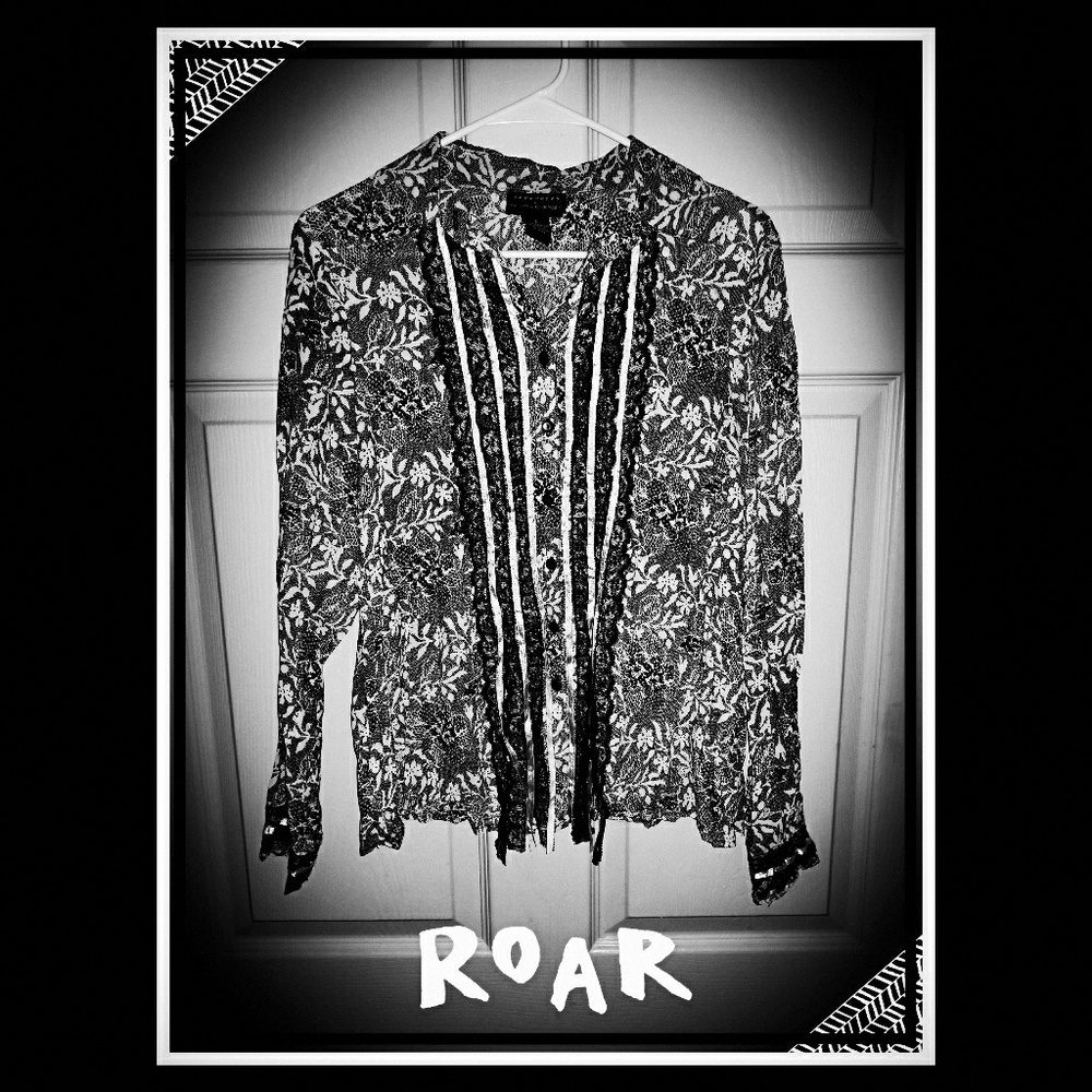 NWOT White Floral Lace & Ribbon Top