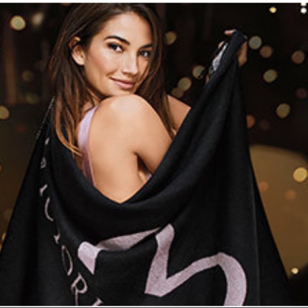 BNWT Victoria's Secret cozy blanket