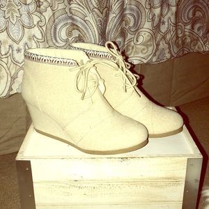 Cream booties w/Detail.