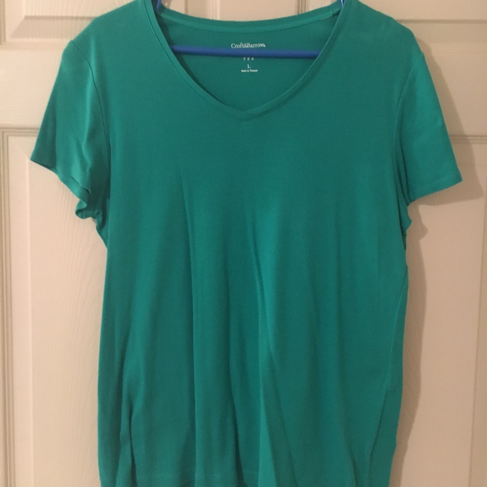 Green basic tee