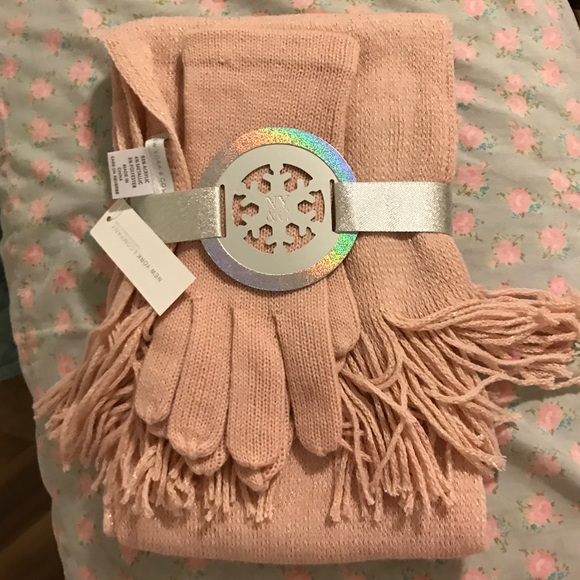 New York & Company Accessories - NY&Co scarf and glove set