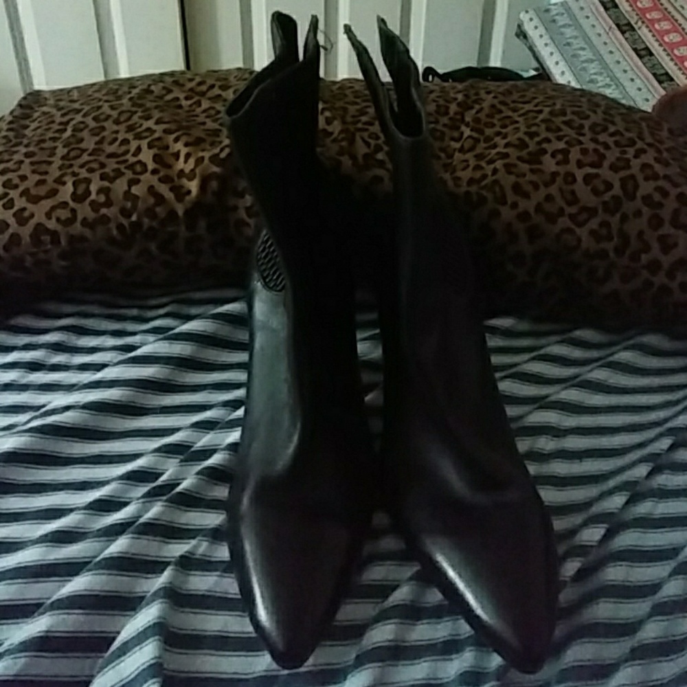 Size 9 leather boots