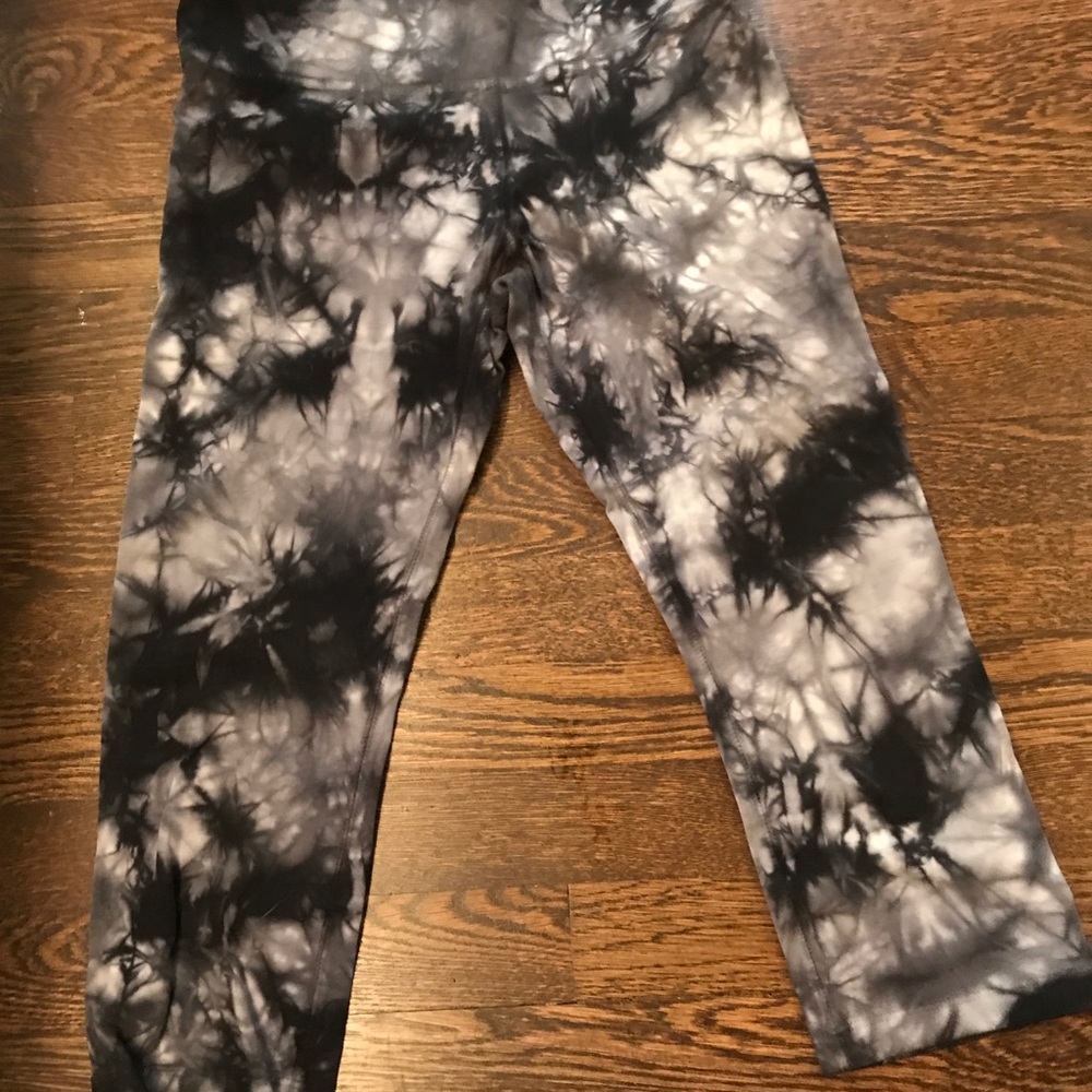Pink Lotus Marble/tie-dye Capri leggings