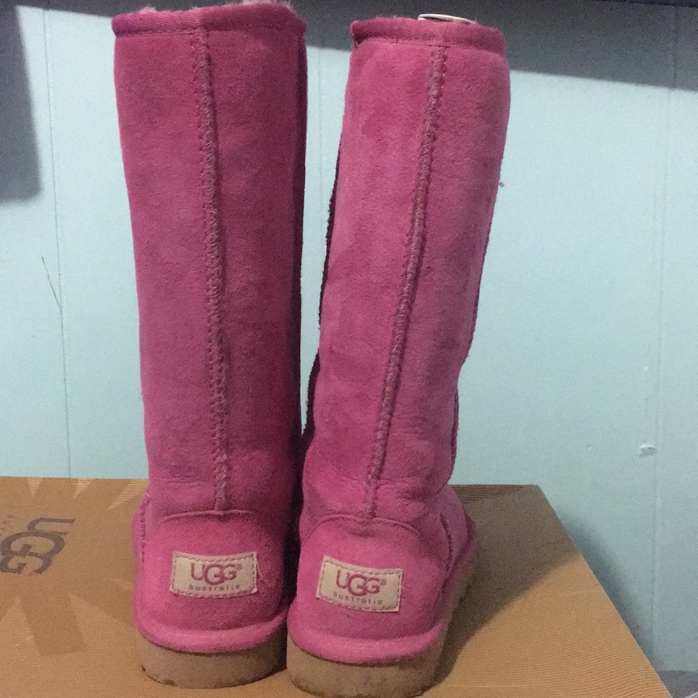 Pink Uggs barely used