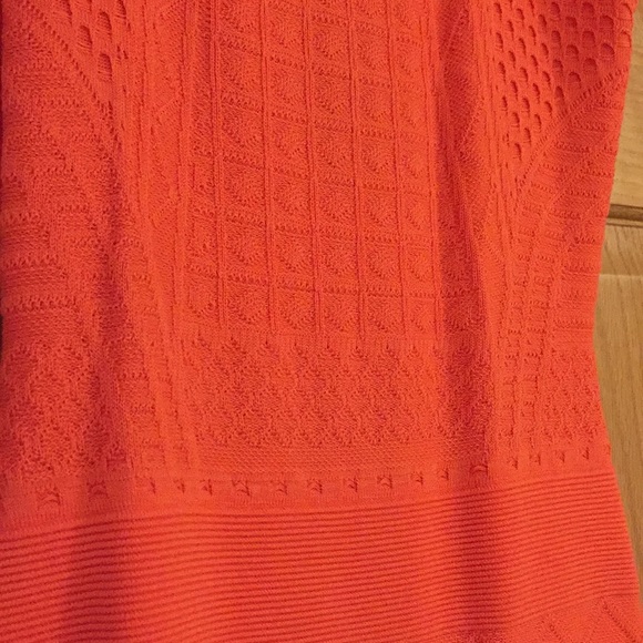Breloque lune à motifs en métal argenté. Autres modèles disponibles