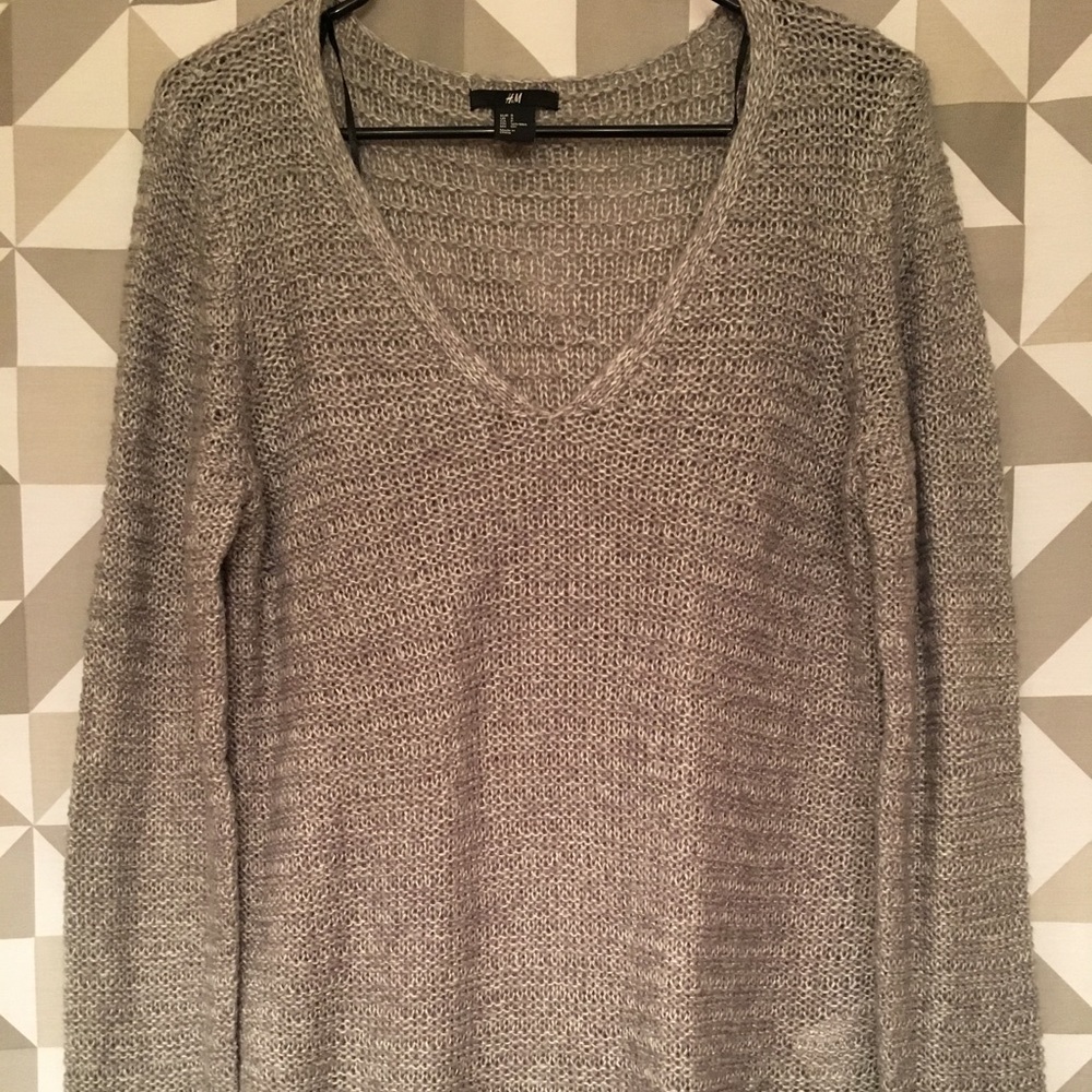 H&M gray v neck sweater
