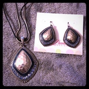 BRAND NEW Matching Necklace & Earrings Set