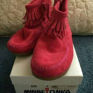 BNIB Minnetonka Red Booties