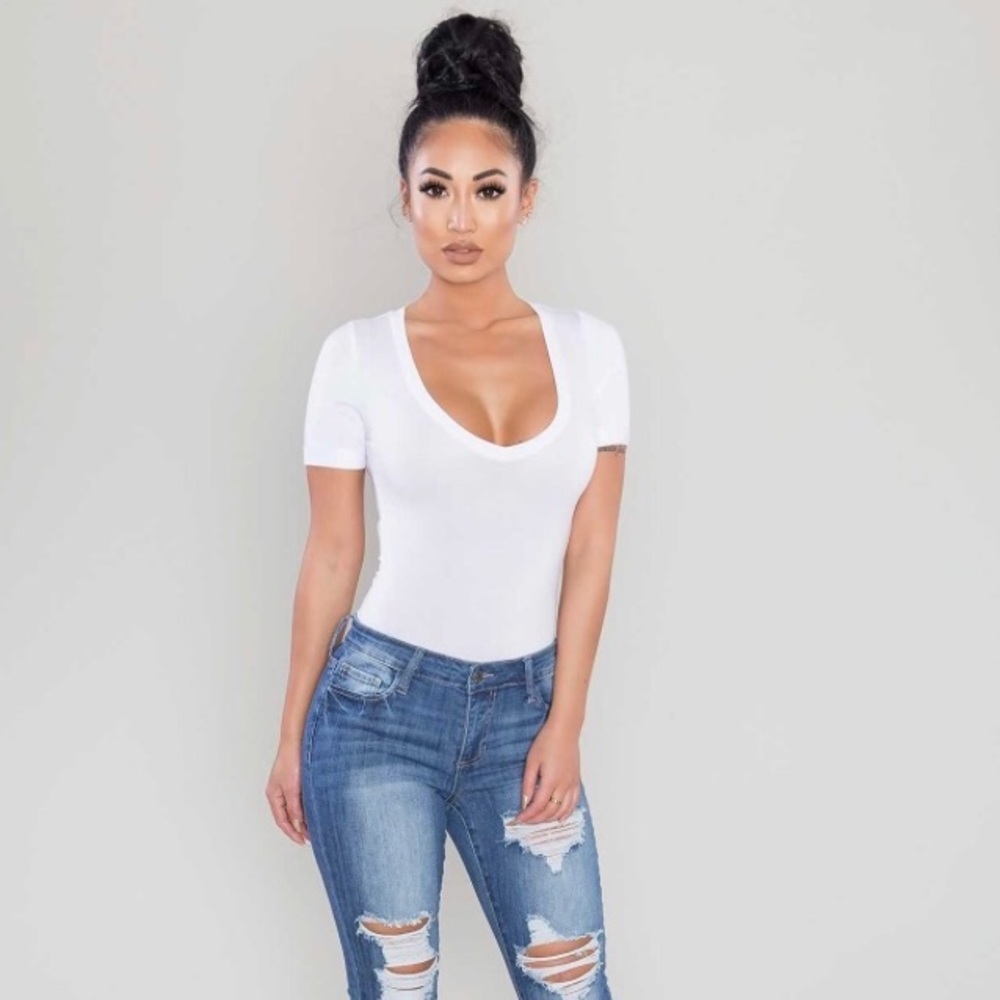 Nwot White V-Neck bodysuit