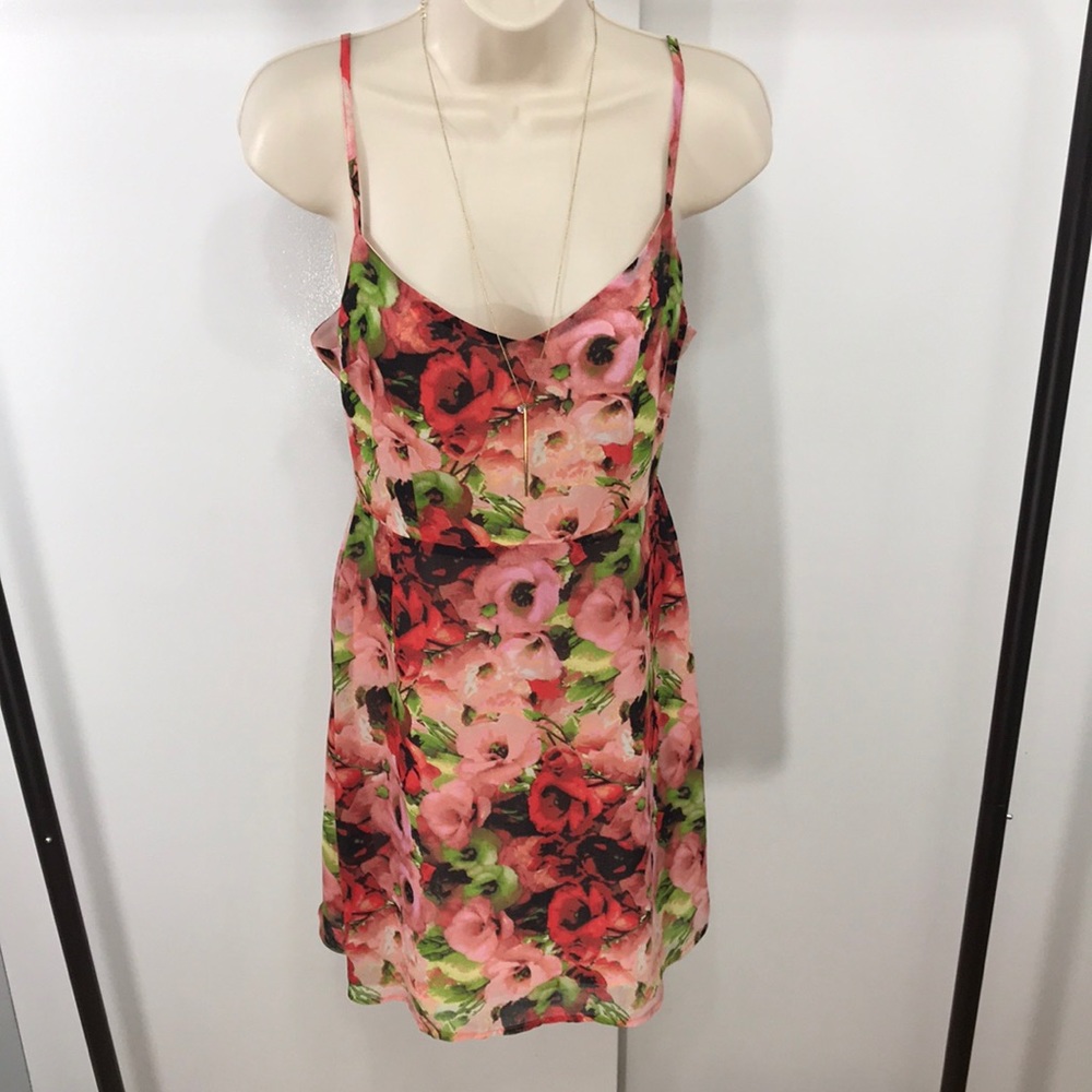Spaghetti-strap v-back floral print mini dress