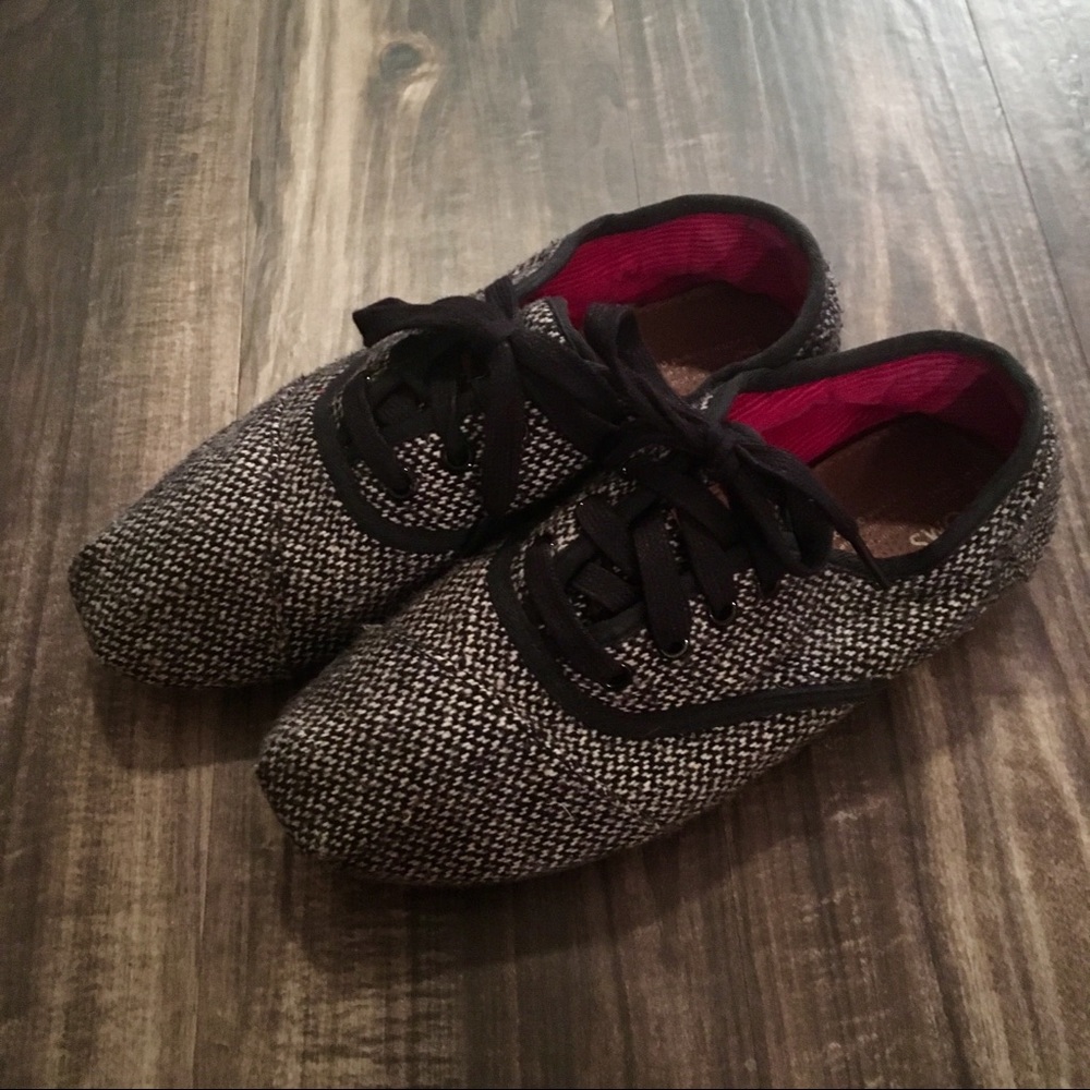 TOMS Black and White Herringbone Lace Flats Shoes