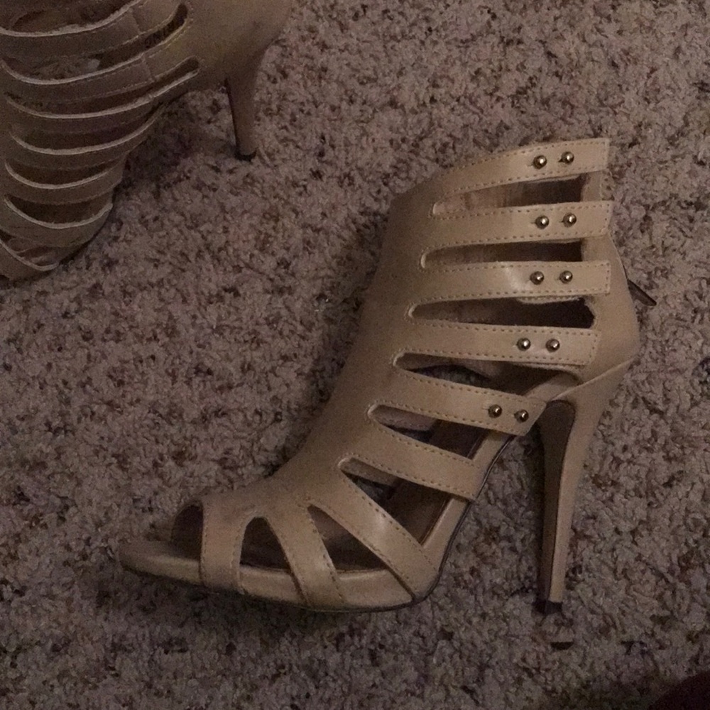 Heels - Picture 2 of 2