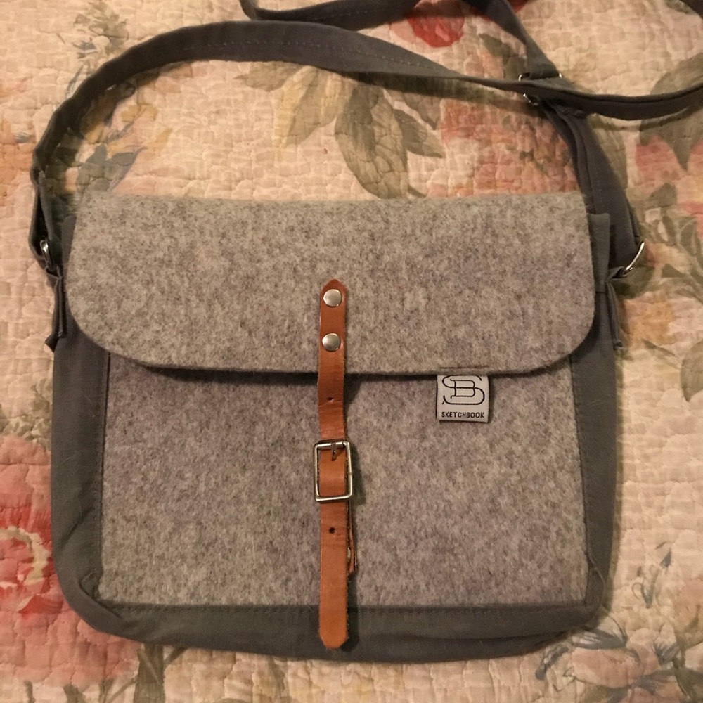 Sketchbook wool felt bag/purse