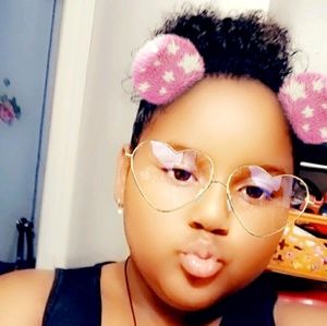 Meet your Posher, Alexandra