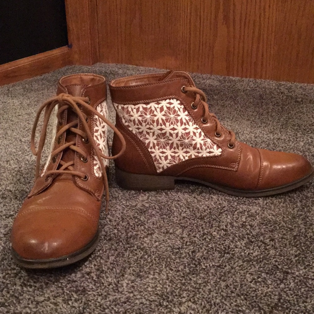 Short brown leather boots