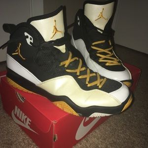 Jordan basketball shoes .