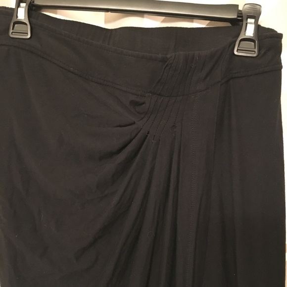 Black asymmetrical midi skirt - Picture 2 of 5